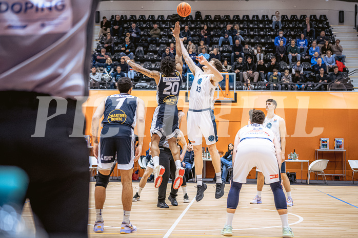 Basketball, Basketball Austria Cup 2022/23, Viertelfinale, Vienna Timberwolves, Gmunden Swans, Urald King (20), Chris Vogt (33)