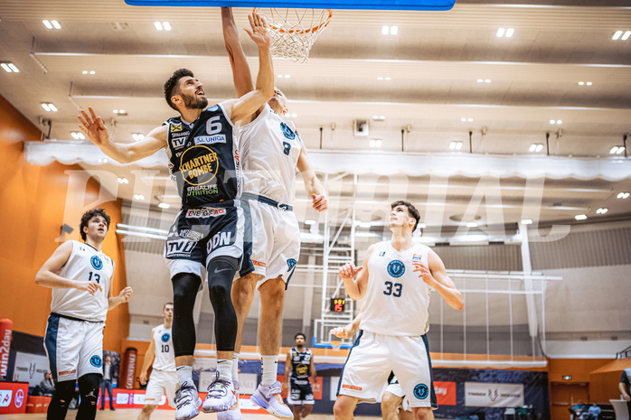Basketball, Basketball Austria Cup 2022/23, Viertelfinale, Vienna Timberwolves, Gmunden Swans, Daniel Friedrich (6), Elias Wlasak (8)