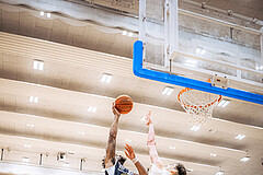 Basketball, Basketball Austria Cup 2022/23, Viertelfinale, Vienna Timberwolves, Gmunden Swans, Urald King (20), Chris Vogt (33)