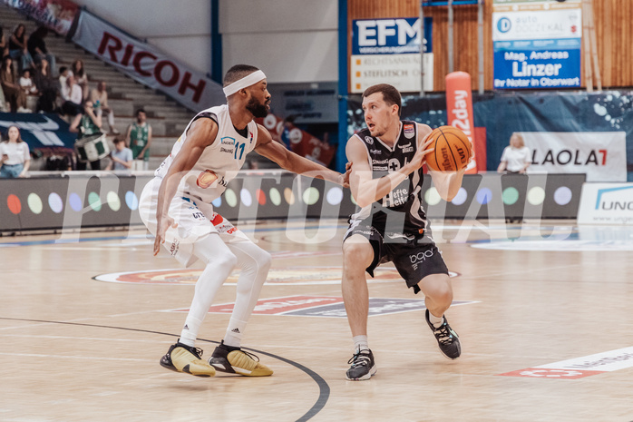 Basketball, Basketball Superliga 2023/24 , Qualifikationsrunde 10, Oberwart Gunners, Kapfenberg Bulls, Derrek Brooks (11), Noah Baumann (4)