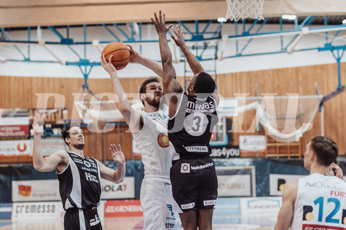 Basketball, Basketball Superliga 2023/24 , Qualifikationsrunde 10, Oberwart Gunners, Kapfenberg Bulls, Nemanja Krstic (22), Daniel Koeppel (14), Reudale Shamaar Williams (3)