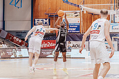 Basketball, Basketball Superliga 2023/24 , Qualifikationsrunde 10, Oberwart Gunners, Kapfenberg Bulls, Sebastian Kaeferle (7), Reudale Shamaar Williams (3)