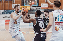 Basketball, Basketball Superliga 2023/24 , Qualifikationsrunde 10, Oberwart Gunners, Kapfenberg Bulls, Daniel Koeppel (14), Reudale Shamaar Williams (3)