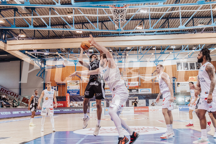 Basketball, Basketball Superliga 2023/24 , Qualifikationsrunde 10, Oberwart Gunners, Kapfenberg Bulls, Urald King (20), Daniel Koeppel (14), Edi Patekar (9), Kris Monroe (13)