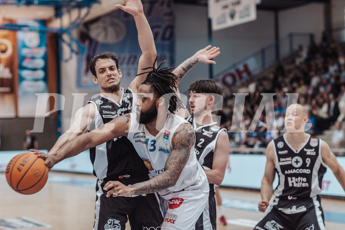 Basketball, Basketball Superliga 2023/24 , Qualifikationsrunde 10, Oberwart Gunners, Kapfenberg Bulls, Nemanja Krstic (22), Kris Monroe (13), Yves Hoeger (2)