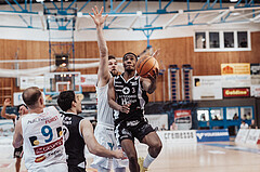 Basketball, Basketball Superliga 2023/24 , Qualifikationsrunde 10, Oberwart Gunners, Kapfenberg Bulls, Daniel Koeppel (14), Reudale Shamaar Williams (3)