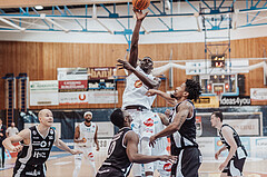 Basketball, Basketball Superliga 2023/24 , Qualifikationsrunde 10, Oberwart Gunners, Kapfenberg Bulls, David Voetsch (9), Kris Monroe (13), Reudale Shamaar Williams (3), Shaquille Rombley (5), Urald King (20)