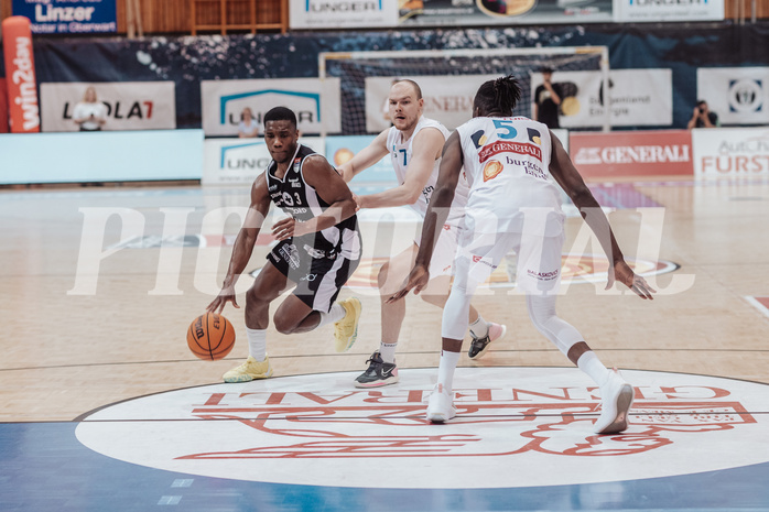 Basketball, Basketball Superliga 2023/24 , Qualifikationsrunde 10, Oberwart Gunners, Kapfenberg Bulls, Reudale Shamaar Williams (3), Sebastian Kaeferle (7), Shaquille Rombley (5)