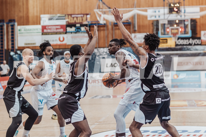 Basketball, Basketball Superliga 2023/24 , Qualifikationsrunde 10, Oberwart Gunners, Kapfenberg Bulls, David Voetsch (9), Kris Monroe (13), Reudale Shamaar Williams (3), Shaquille Rombley (5), Urald King (20)