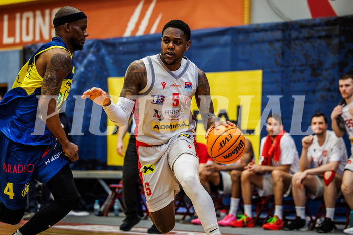 Basketball, win2day Basketball Superliga 2023/24, 10.Plazierungsrunde, Traiskirchen Lions, UBSC Graz, Davon Clare (5)
