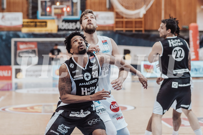 Basketball, Basketball Superliga 2023/24 , Qualifikationsrunde 10, Oberwart Gunners, Kapfenberg Bulls, Urald King (20), Daniel Koeppel (14)