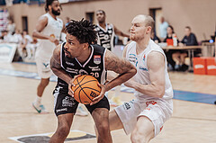 Basketball, Basketball Superliga 2023/24 , Qualifikationsrunde 10, Oberwart Gunners, Kapfenberg Bulls, Urald King (20), Sebastian Kaeferle (7)