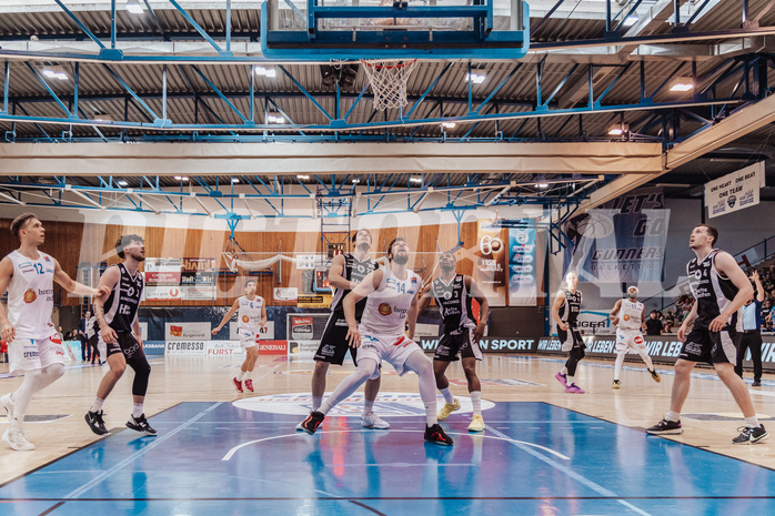 Basketball, Basketball Superliga 2023/24 , Qualifikationsrunde 10, Oberwart Gunners, Kapfenberg Bulls, Edi Patekar (9), Yves Hoeger (2), Nemanja Krstic (22), ow14#, Reudale Shamaar Williams (3), Noah Baumann (4)