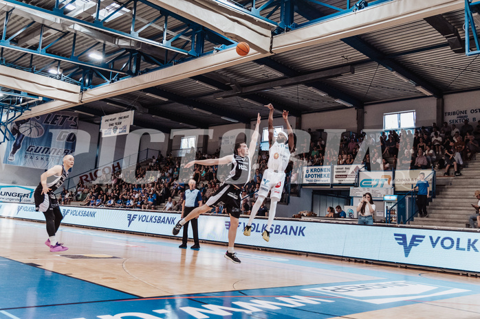 Basketball, Basketball Superliga 2023/24 , Qualifikationsrunde 10, Oberwart Gunners, Kapfenberg Bulls, Noah Baumann (4), Derrek Brooks (11)