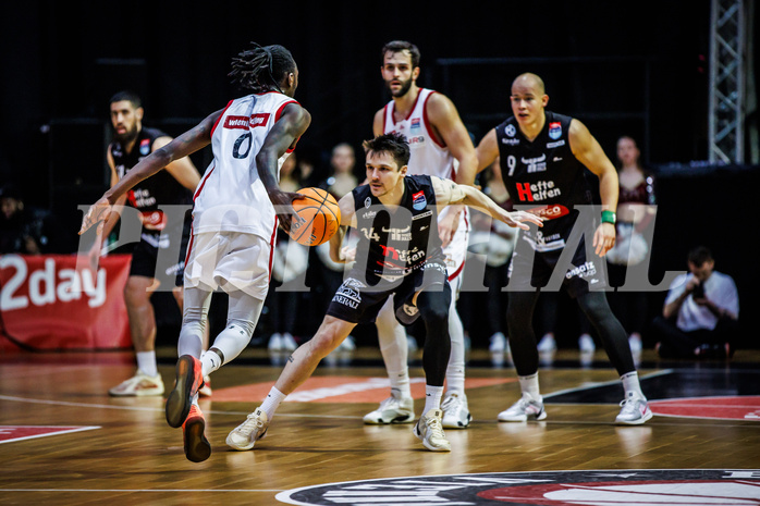 Basketball, Win2Day Superliga 2024/25, Grunddurchgang 20.Runde, BC Vienna, Kapfenberg Bulls, Sheriff Seedy Drammeh (0), Tobias Schrittwieser (14)