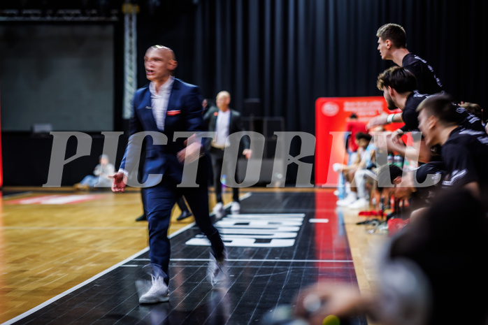 Basketball, Win2Day Superliga 2024/25, Grunddurchgang 20.Runde, BC Vienna, Kapfenberg Bulls, Klym Artamonov (Head Coach)