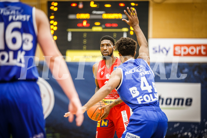 Basketball, bet-at-home Basketball Superliga 2021/22, Grunddurchgang 1.Runde, Traiskirchen Lions, Oberwart Gunners, Taveion M. Hollingsworth (11)
