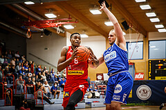 Basketball, bet-at-home Basketball Superliga 2021/22, Grunddurchgang 1.Runde, Traiskirchen Lions, Oberwart Gunners, Karl William Gamble Jr. (8)