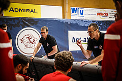 Basketball, bet-at-home Basketball Superliga 2021/22, Grunddurchgang 1.Runde, Traiskirchen Lions, Oberwart Gunners, Nenad Josipovic (Head Coach), Dominik Günthner (Ass. Coach)