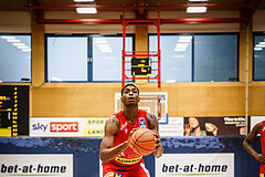 Basketball, bet-at-home Basketball Superliga 2021/22, Grunddurchgang 1.Runde, Traiskirchen Lions, Oberwart Gunners, Karl William Gamble Jr. (8)