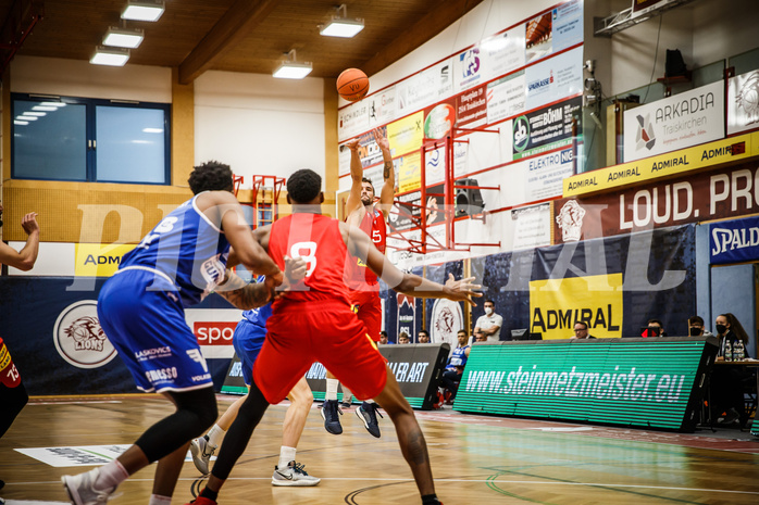 Basketball, bet-at-home Basketball Superliga 2021/22, Grunddurchgang 1.Runde, Traiskirchen Lions, Oberwart Gunners, Oscar Schmit (55)