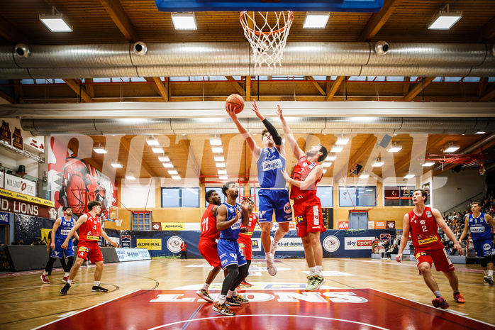Basketball, bet-at-home Basketball Superliga 2021/22, Grunddurchgang 1.Runde, Traiskirchen Lions, Oberwart Gunners, Brock Gardner (10)