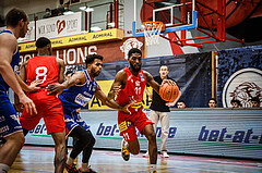 Basketball, bet-at-home Basketball Superliga 2021/22, Grunddurchgang 1.Runde, Traiskirchen Lions, Oberwart Gunners, Taveion M. Hollingsworth (11)