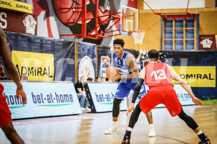 Basketball, bet-at-home Basketball Superliga 2021/22, Grunddurchgang 1.Runde, Traiskirchen Lions, Oberwart Gunners, Rob Howard (5)