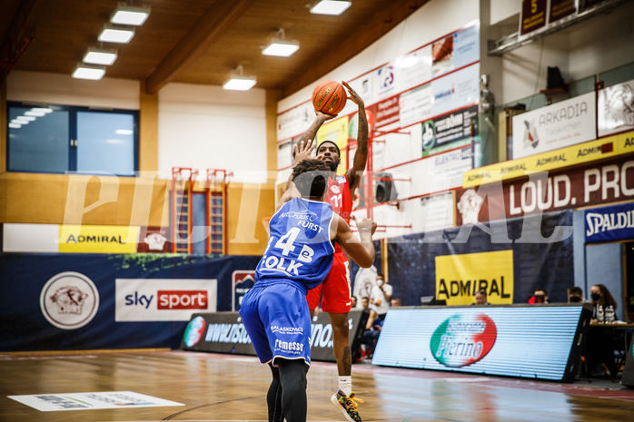 Basketball, bet-at-home Basketball Superliga 2021/22, Grunddurchgang 1.Runde, Traiskirchen Lions, Oberwart Gunners, Taveion M. Hollingsworth (11)