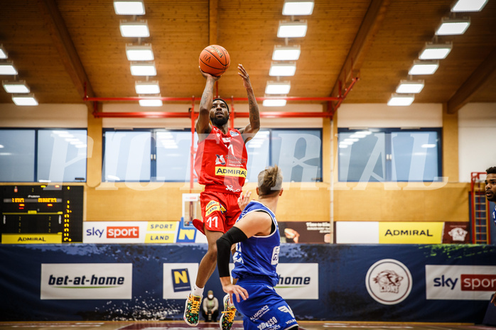 Basketball, bet-at-home Basketball Superliga 2021/22, Grunddurchgang 1.Runde, Traiskirchen Lions, Oberwart Gunners, Taveion M. Hollingsworth (11)