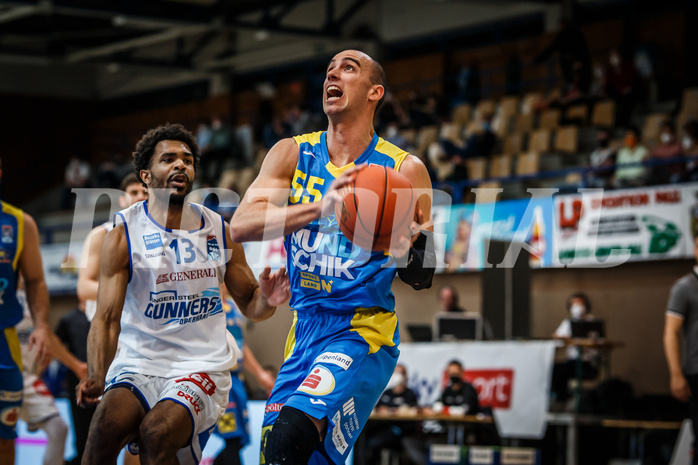 Basketball, bet-at-home Basketball Superliga 2021/22, Platzierungsrunde Spiel 4, Oberwart Gunners, SKN St. Pölten, Mate Mandic (55)