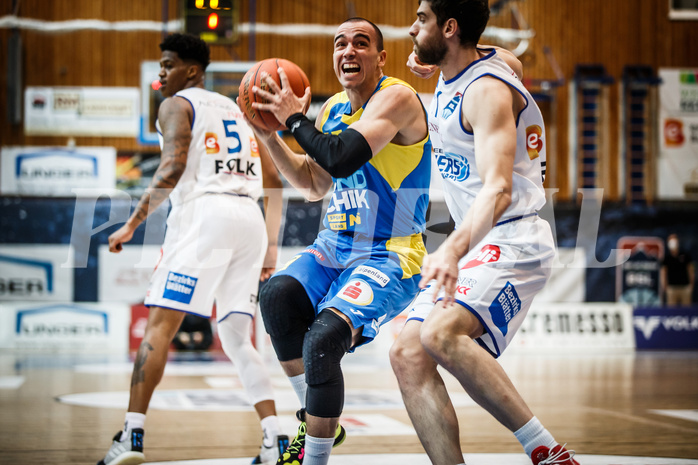 Basketball, bet-at-home Basketball Superliga 2021/22, Platzierungsrunde Spiel 4, Oberwart Gunners, SKN St. Pölten, Mate Mandic (55)