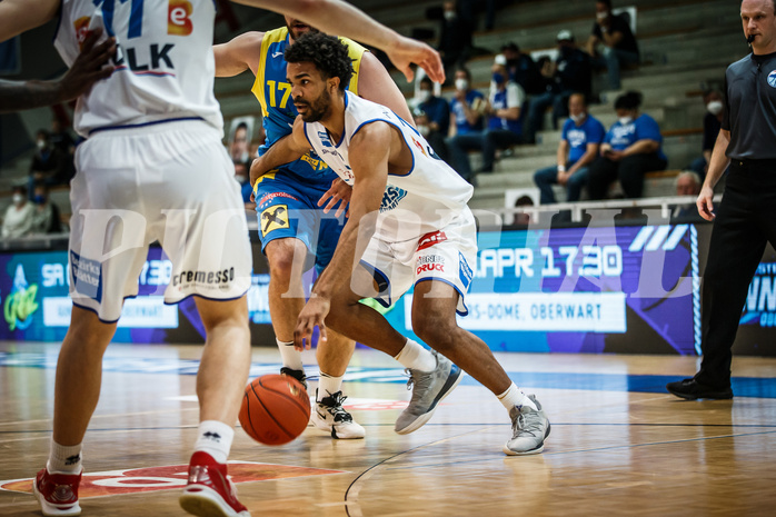 Basketball, bet-at-home Basketball Superliga 2021/22, Platzierungsrunde Spiel 4, Oberwart Gunners, SKN St. Pölten, Connor Cashaw (13)