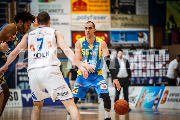 Basketball, bet-at-home Basketball Superliga 2021/22, Platzierungsrunde Spiel 4, Oberwart Gunners, SKN St. Pölten, Mate Mandic (55)