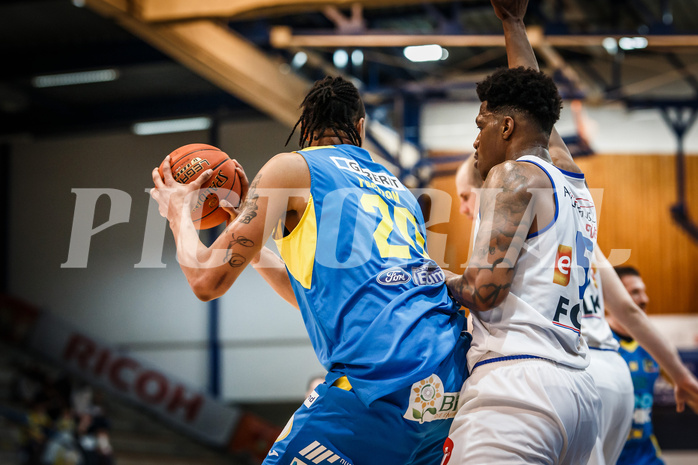 Basketball, bet-at-home Basketball Superliga 2021/22, Platzierungsrunde Spiel 4, Oberwart Gunners, SKN St. Pölten, Christopher Ferguson (20)