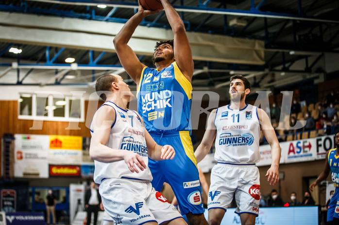 Basketball, bet-at-home Basketball Superliga 2021/22, Platzierungsrunde Spiel 4, Oberwart Gunners, SKN St. Pölten, Rashaan Guylain Mbemba (12)