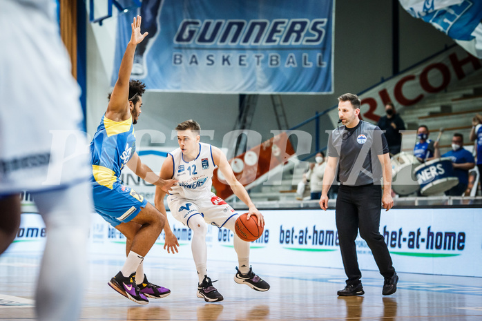 Basketball, bet-at-home Basketball Superliga 2021/22, Platzierungsrunde Spiel 4, Oberwart Gunners, SKN St. Pölten, Jonathan Knessl (12)