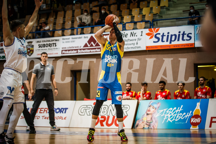 Basketball, bet-at-home Basketball Superliga 2021/22, Platzierungsrunde Spiel 4, Oberwart Gunners, SKN St. Pölten, Mate Mandic (55)