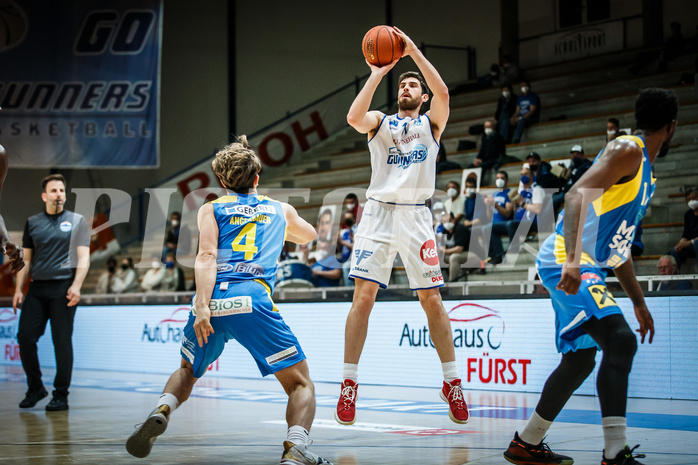 Basketball, bet-at-home Basketball Superliga 2021/22, Platzierungsrunde Spiel 4, Oberwart Gunners, SKN St. Pölten, Ioannis Chatzinikolas (11)