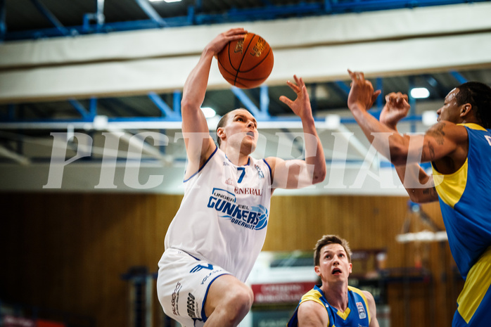 Basketball, bet-at-home Basketball Superliga 2021/22, Platzierungsrunde Spiel 4, Oberwart Gunners, SKN St. Pölten, Sebastian Käferle (7)