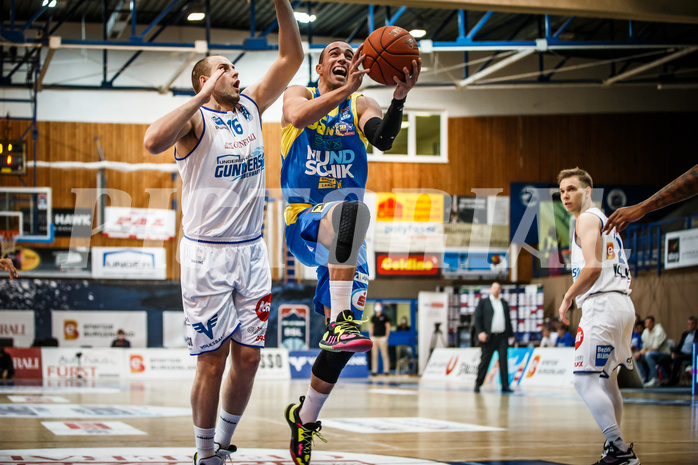 Basketball, bet-at-home Basketball Superliga 2021/22, Platzierungsrunde Spiel 4, Oberwart Gunners, SKN St. Pölten, Mate Mandic (55)