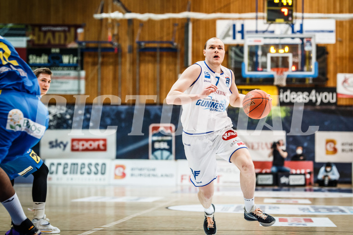 Basketball, bet-at-home Basketball Superliga 2021/22, Platzierungsrunde Spiel 4, Oberwart Gunners, SKN St. Pölten, Sebastian Käferle (7)
