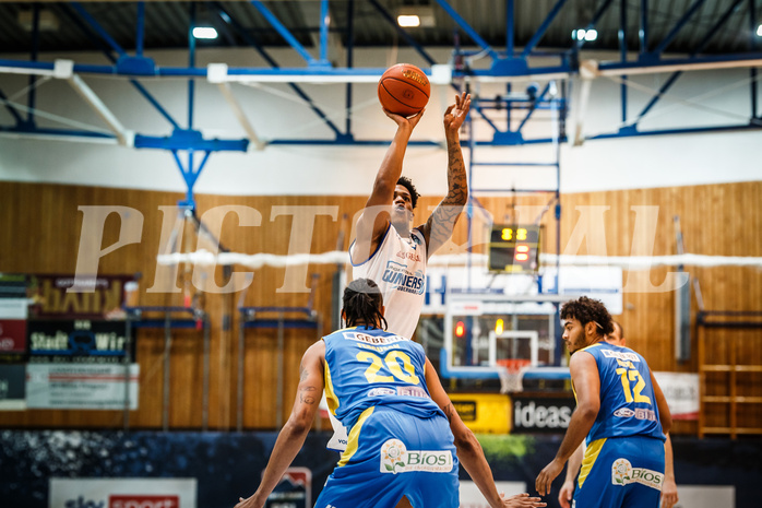 Basketball, bet-at-home Basketball Superliga 2021/22, Platzierungsrunde Spiel 4, Oberwart Gunners, SKN St. Pölten, Rob Howard (5)