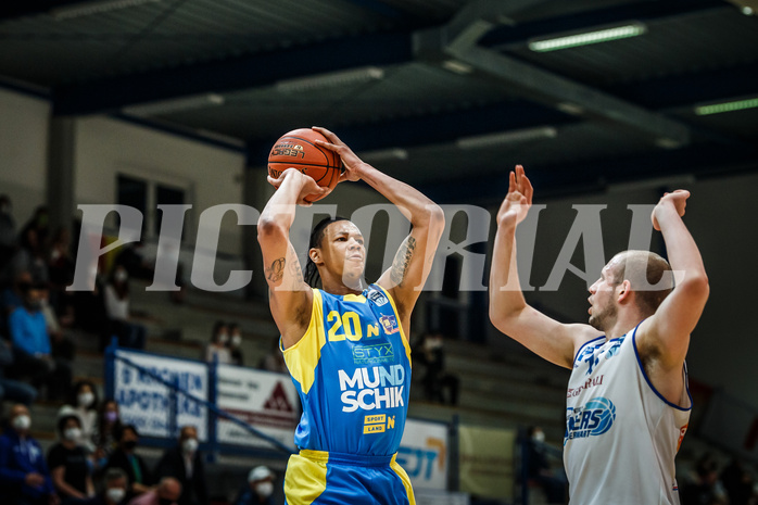 Basketball, bet-at-home Basketball Superliga 2021/22, Platzierungsrunde Spiel 4, Oberwart Gunners, SKN St. Pölten, Christopher Ferguson (20)