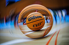 Basketball, Win2Day Superliga 2023/24, Grunddurchgang 3.Runde, Vienna Timberwolves, Oberwart Gunners, feature, Ball