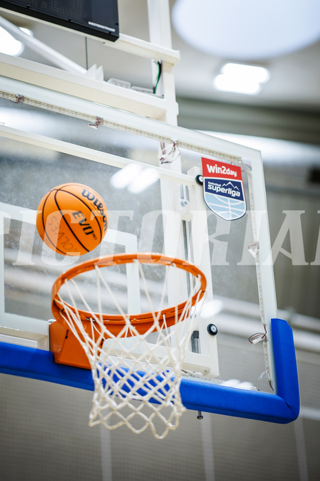 Basketball, Win2Day Superliga 2023/24, Grunddurchgang 3.Runde, Vienna Timberwolves, Oberwart Gunners, feature, ball