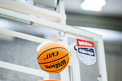 Basketball, Win2Day Superliga 2023/24, Grunddurchgang 3.Runde, Vienna Timberwolves, Oberwart Gunners, feature, ball