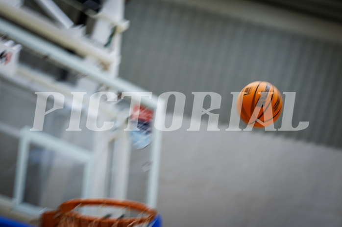 Basketball, Win2Day Superliga 2023/24, Grunddurchgang 3.Runde, Vienna Timberwolves, Oberwart Gunners, feature, ball