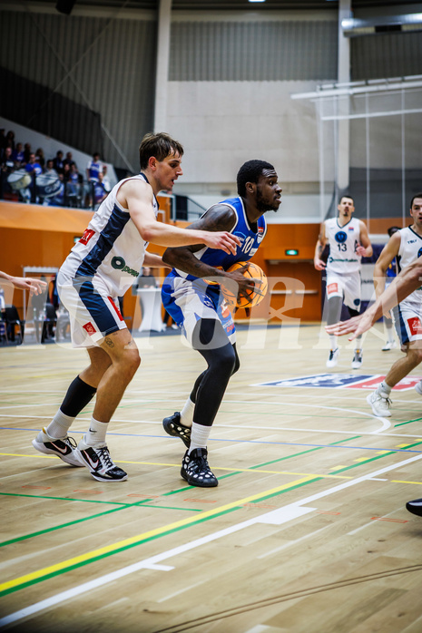 Basketball, Win2Day Superliga 2023/24, Grunddurchgang 3.Runde, Vienna Timberwolves, Oberwart Gunners, Elias Wlasak (8), Tre'vion Lamar (10)