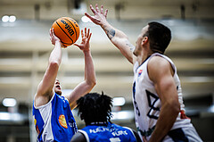 Basketball, Win2Day Superliga 2023/24, Grunddurchgang 3.Runde, Vienna Timberwolves, Oberwart Gunners, Sebastian Käferle (7), Ziga Fifolt (13)